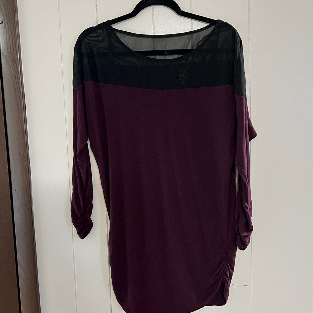 Medium New York and Co. athleisure tunic